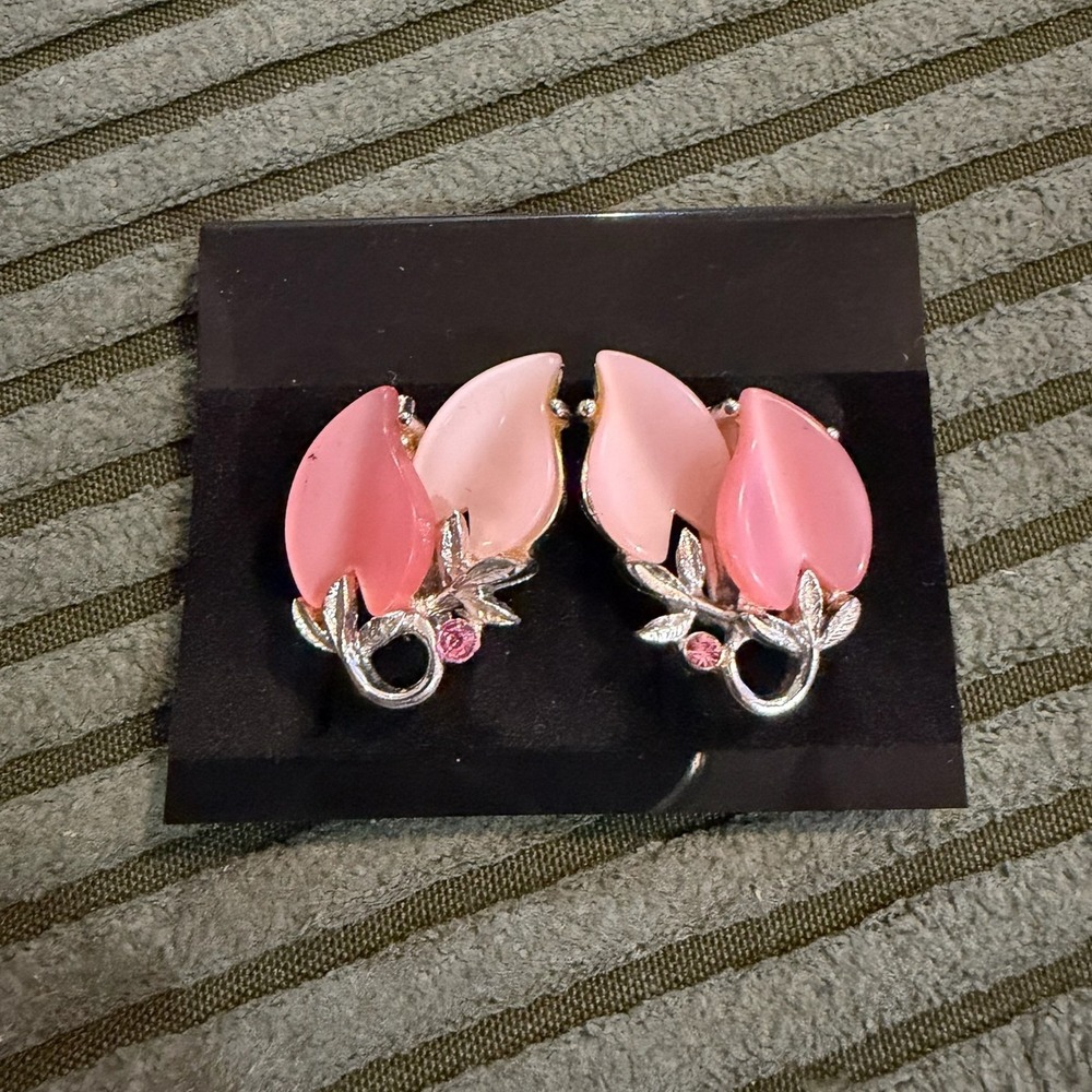 Vintage Pink Petal Floral Clip On Earrings Silver‎ Tone Rhinestone Accent